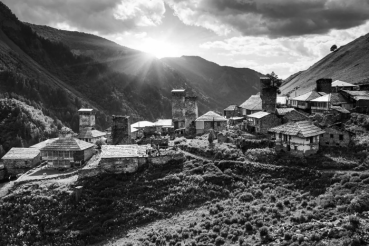 Бийик тоолуу аймактарды өнүктүрүү: “сокур” колдоодон өнүгүүнүн даректүү чараларына өтүү: Грузиянын тажрыйбасы 